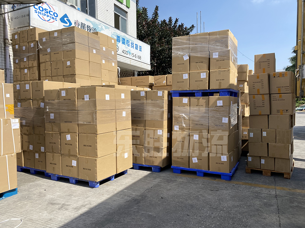 防護物資出口運輸；口罩裝車運輸?shù)较愀郯咐龍D